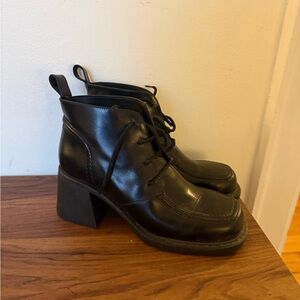 Lace-up leather booties with block heel